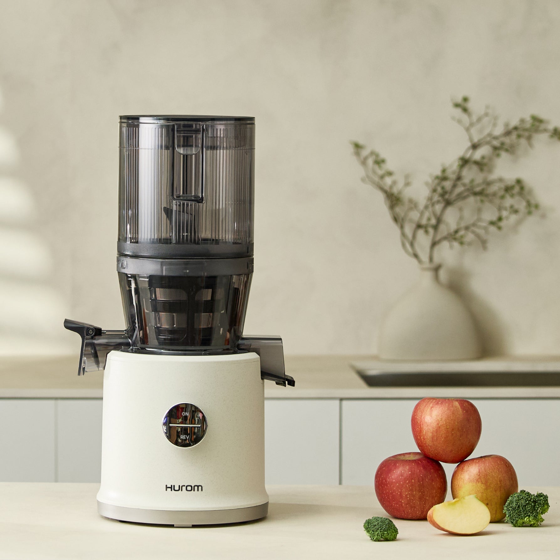 調理器具 HURMO SLOW JUICER white color Amazon.com: Hurom H-AA Slow Juicer, White | High Yield | Quiet 150